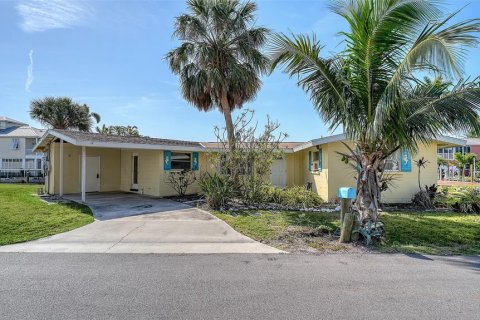 House in Longboat Key, Florida 2 bedrooms, 115.38 sq.m. № 1649949 - photo 3