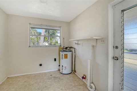 House in Longboat Key, Florida 2 bedrooms, 115.38 sq.m. № 1649949 - photo 16