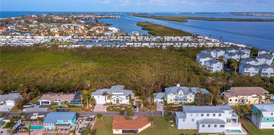 House in Longboat Key, Florida 2 bedrooms, 115.38 sq.m. № 1649949