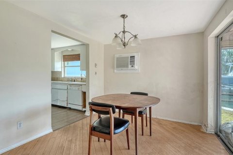 House in Longboat Key, Florida 2 bedrooms, 115.38 sq.m. № 1649949 - photo 8