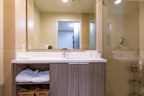 Condo in Key Biscayne, Florida, 2 bedrooms  № 2037216 - photo 25