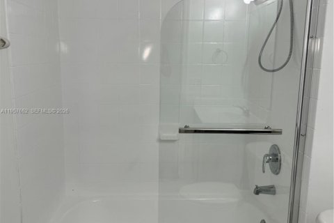 Купить кондоминиум в Майами, Флорида 2 спальни, 91.42м2, № 2011589 - фото 18