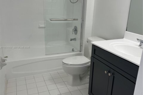 Купить кондоминиум в Майами, Флорида 2 спальни, 91.42м2, № 2011589 - фото 12