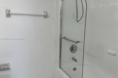 Купить кондоминиум в Майами, Флорида 2 спальни, 91.42м2, № 2011589 - фото 17