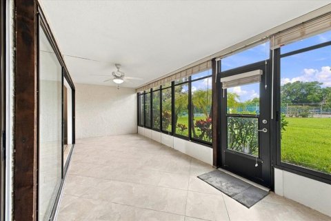 Condo in Bradenton, Florida, 2 bedrooms  № 2379023 - photo 22