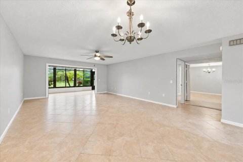 Condo in Bradenton, Florida, 2 bedrooms  № 2379023 - photo 10