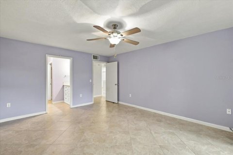 Condo in Bradenton, Florida, 2 bedrooms  № 2379023 - photo 13