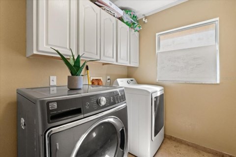 House in Kissimmee, Florida 5 bedrooms, 235.04 sq.m. № 1687587 - photo 26
