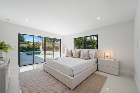 House in North Miami Beach, Florida 5 bedrooms, 193.61 sq.m. № 2040498 - photo 9