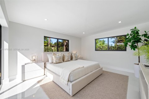 House in North Miami Beach, Florida 5 bedrooms, 193.61 sq.m. № 2040498 - photo 8