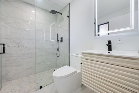 House in North Miami Beach, Florida 5 bedrooms, 193.61 sq.m. № 2040498 - photo 11