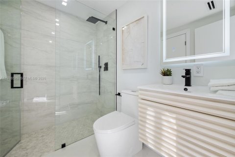 House in North Miami Beach, Florida 5 bedrooms, 193.61 sq.m. № 2040498 - photo 16