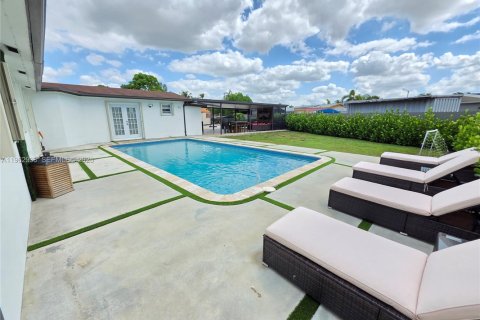 Villa ou maison à vendre à Miami Gardens, Floride: 4 chambres, 136.85 m2 № 2023843 - photo 6