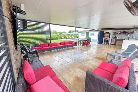 Villa ou maison à vendre à Miami Gardens, Floride: 4 chambres, 136.85 m2 № 2023843 - photo 2