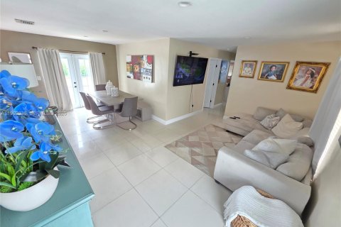 Villa ou maison à vendre à Miami Gardens, Floride: 4 chambres, 136.85 m2 № 2023843 - photo 8