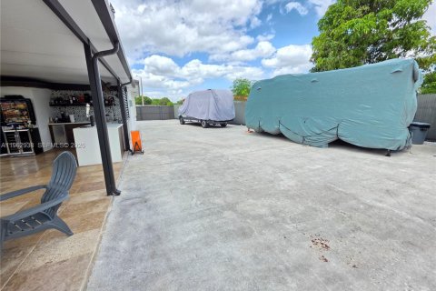 Villa ou maison à vendre à Miami Gardens, Floride: 4 chambres, 136.85 m2 № 2023843 - photo 29