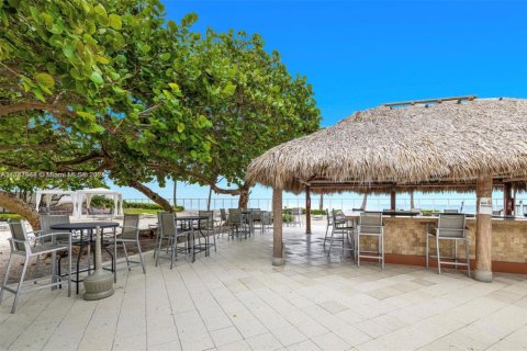 Condo in Hollywood, Florida, 1 bedroom  № 1959197 - photo 11