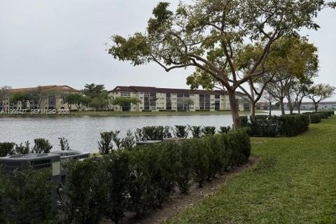 Купить кондоминиум в Пемброк-Пайнс, Флорида 2 спальни, 110.74м2, № 2012058 - фото 30