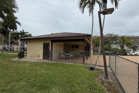 Купить кондоминиум в Пемброк-Пайнс, Флорида 2 спальни, 110.74м2, № 2012058 - фото 27