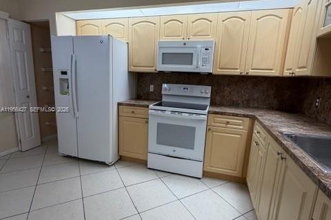 Купить кондоминиум в Пемброк-Пайнс, Флорида 2 спальни, 110.74м2, № 2012058 - фото 6