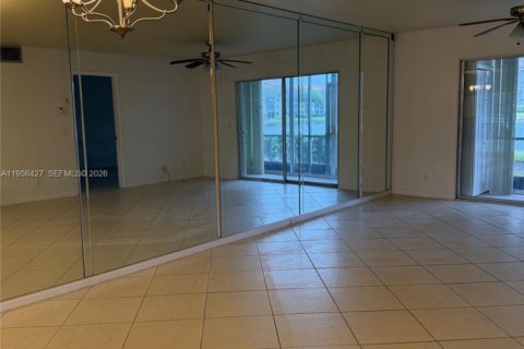 Купить кондоминиум в Пемброк-Пайнс, Флорида 2 спальни, 110.74м2, № 2012058 - фото 9