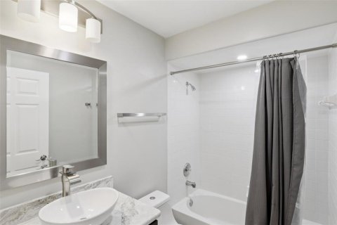 House in Fort Myers, Florida 2 bedrooms, 126.07 sq.m. № 1827854 - photo 22