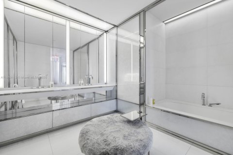 Condominio en venta en Miami Beach, Florida, 4 dormitorios, 386.94 m2 № 1926274 - foto 18