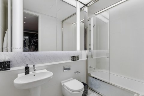 Condominio en venta en Miami Beach, Florida, 4 dormitorios, 386.94 m2 № 1926274 - foto 27