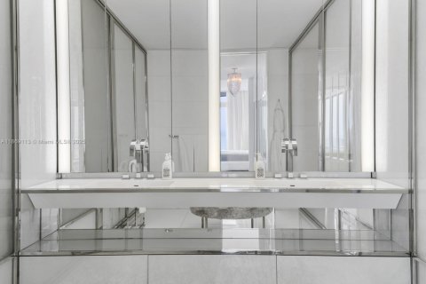 Condominio en venta en Miami Beach, Florida, 4 dormitorios, 386.94 m2 № 1926274 - foto 17