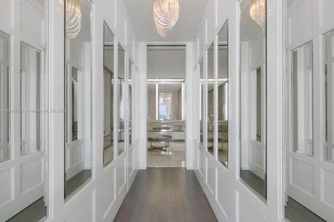 Condominio en venta en Miami Beach, Florida, 4 dormitorios, 386.94 m2 № 1926274 - foto 19