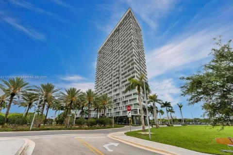 Condo in Sunrise, Florida, 2 bedrooms  № 1859534 - photo 1
