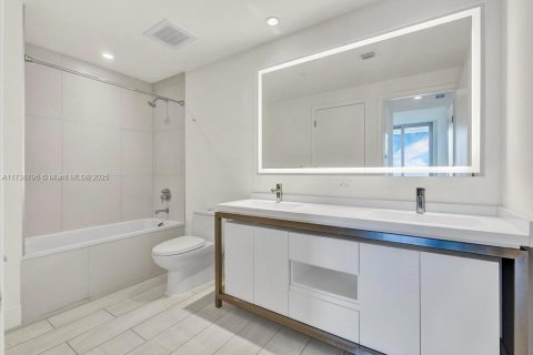 Condo in Sunrise, Florida, 2 bedrooms  № 1859534 - photo 17