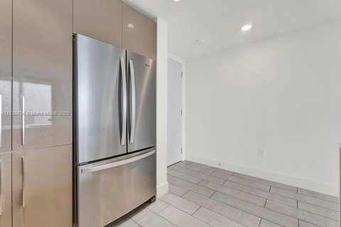 Condo in Sunrise, Florida, 2 bedrooms  № 1859534 - photo 9