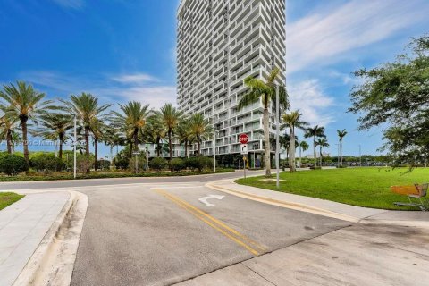 Condo in Sunrise, Florida, 2 bedrooms  № 1859534 - photo 3