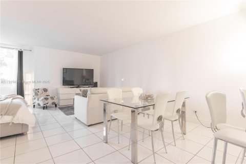 Снять в аренду кондоминиум в Майами-Бич, Флорида 61.32м2, № 1862227 - фото 18