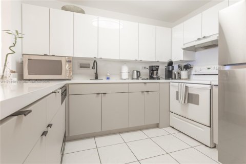 Снять в аренду кондоминиум в Майами-Бич, Флорида 61.32м2, № 1862227 - фото 15