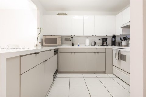 Снять в аренду кондоминиум в Майами-Бич, Флорида 61.32м2, № 1862227 - фото 16