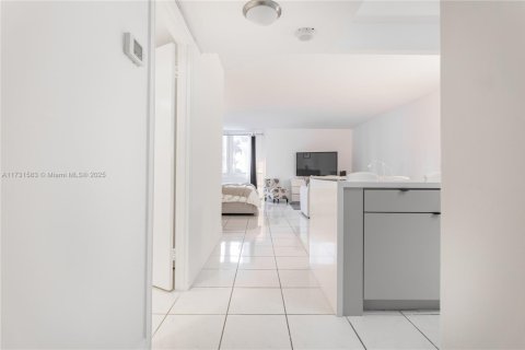 Снять в аренду кондоминиум в Майами-Бич, Флорида 61.32м2, № 1862227 - фото 17