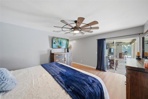 House in Cape Coral, Florida 3 bedrooms, 151.71 sq.m. № 2111317 - photo 15
