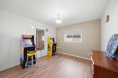 House in Cape Coral, Florida 3 bedrooms, 151.71 sq.m. № 2111317 - photo 25