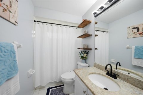 House in Cape Coral, Florida 3 bedrooms, 151.71 sq.m. № 2111317 - photo 22