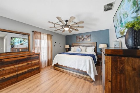 House in Cape Coral, Florida 3 bedrooms, 151.71 sq.m. № 2111317 - photo 16