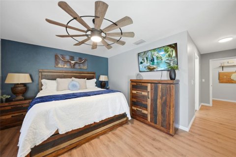 House in Cape Coral, Florida 3 bedrooms, 151.71 sq.m. № 2111317 - photo 14
