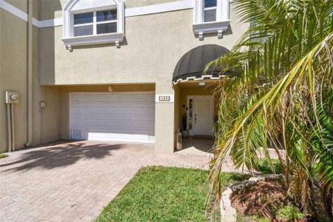 Townhouse in Treasure Island, Florida 3 bedrooms, 227.42 sq.m. № 1572165 - photo 3