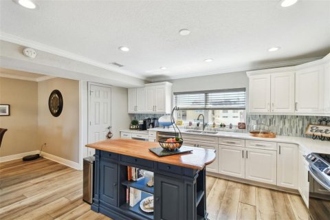 Townhouse in Treasure Island, Florida 3 bedrooms, 227.42 sq.m. № 1572165 - photo 23