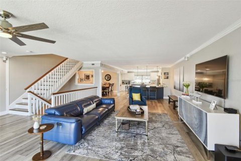 Townhouse in Treasure Island, Florida 3 bedrooms, 227.42 sq.m. № 1572165 - photo 14