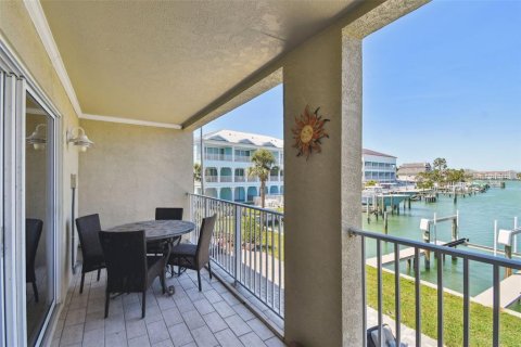 Townhouse in Treasure Island, Florida 3 bedrooms, 227.42 sq.m. № 1572165 - photo 12
