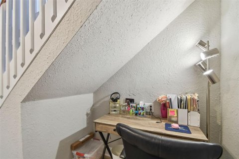 Townhouse in Treasure Island, Florida 3 bedrooms, 227.42 sq.m. № 1572165 - photo 6