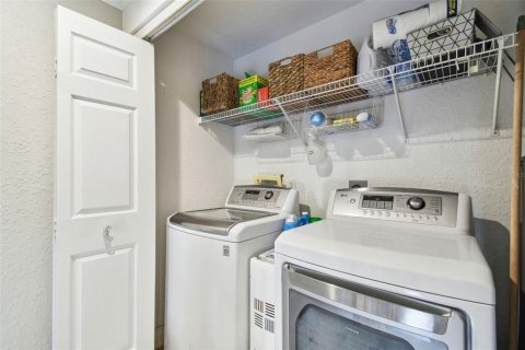 Townhouse in Treasure Island, Florida 3 bedrooms, 227.42 sq.m. № 1572165 - photo 30