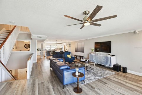 Townhouse in Treasure Island, Florida 3 bedrooms, 227.42 sq.m. № 1572165 - photo 7